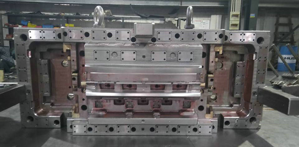 Automotive bumper mould maker in China 16 bumper mould company