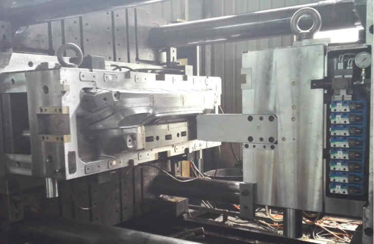 Herstellung von Formen für Armaturenbretter für Autos in China 1 Instrumententafelform