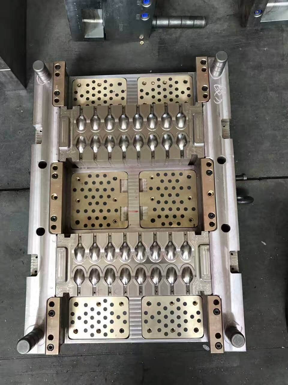 China Plastic Cutlery Mould Maker | Plastic Spoon mould,Fork mould,Knife Mould 8 spoon mould