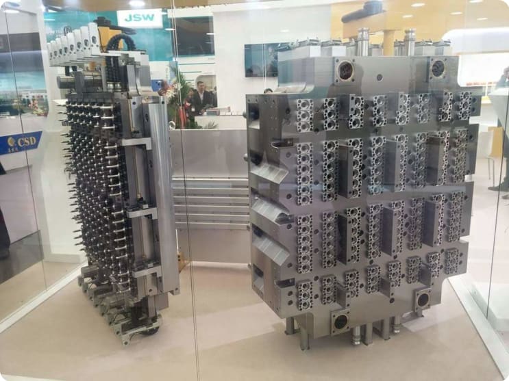 PET preform mould,preform mould design and price from China Topworks 1