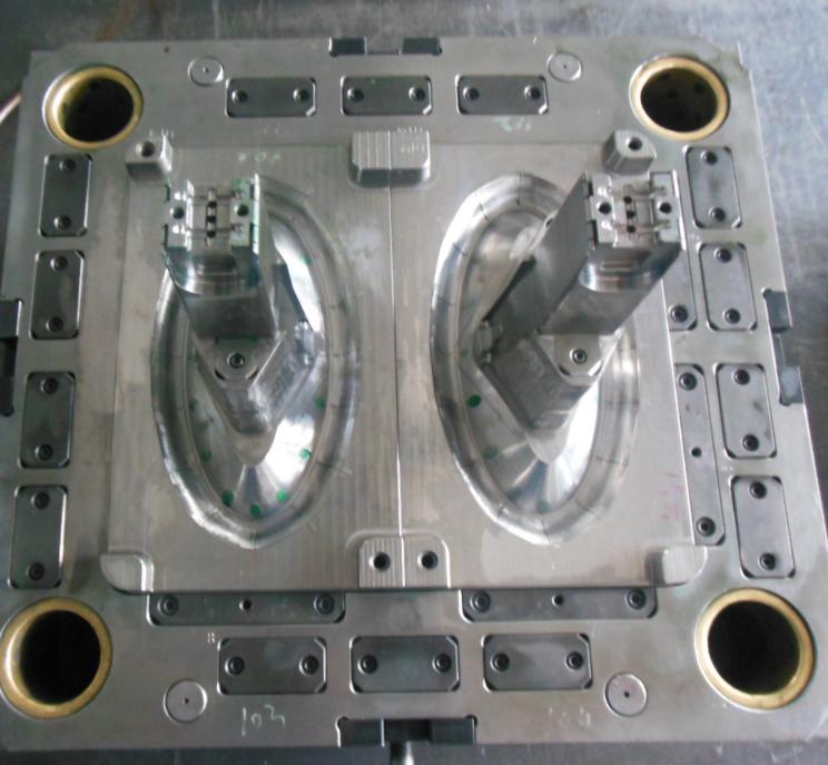 Chine Moules pour équipements de manutention et moulage par injection sur mesure, chariots, élévateurs de poubelles à roulettes 1